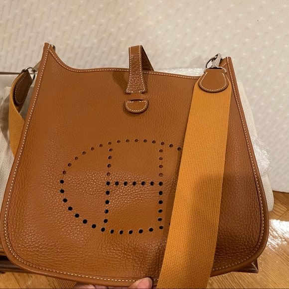 Authentic Hermés Evelyne III GM Crossbody Bag - Picture 8 of 13